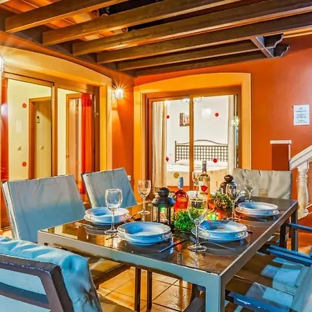 Sleeps 6 With Pool Air Con And Wifi Corralejo