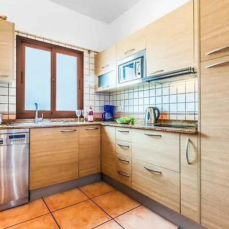 Sleeps 6 With Pool Air Con And Wifi Villa Corralejo