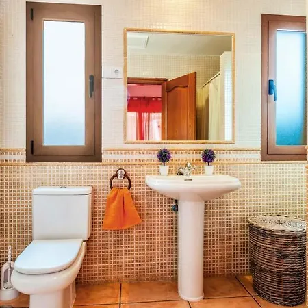 Villa Sleeps 6 With Pool Air Con And Wifi