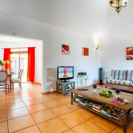 Willa Sleeps 6 With Pool Air Con And Wifi
