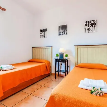 Willa Sleeps 6 With Pool Air Con And Wifi